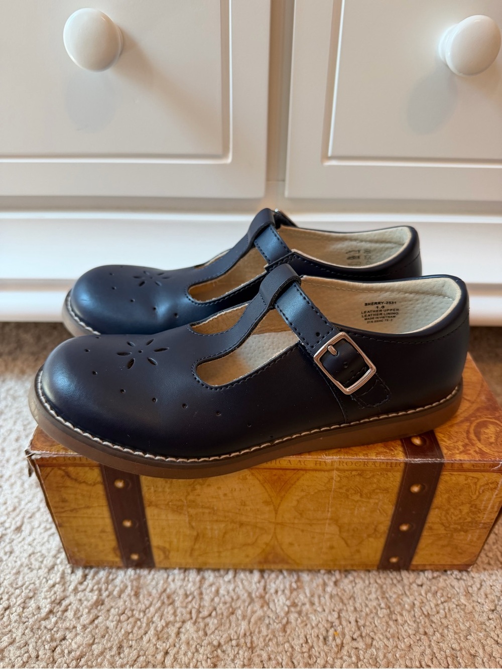 New Footmates girls Sherry t strap Mary Jane shoes size 1 navy blue